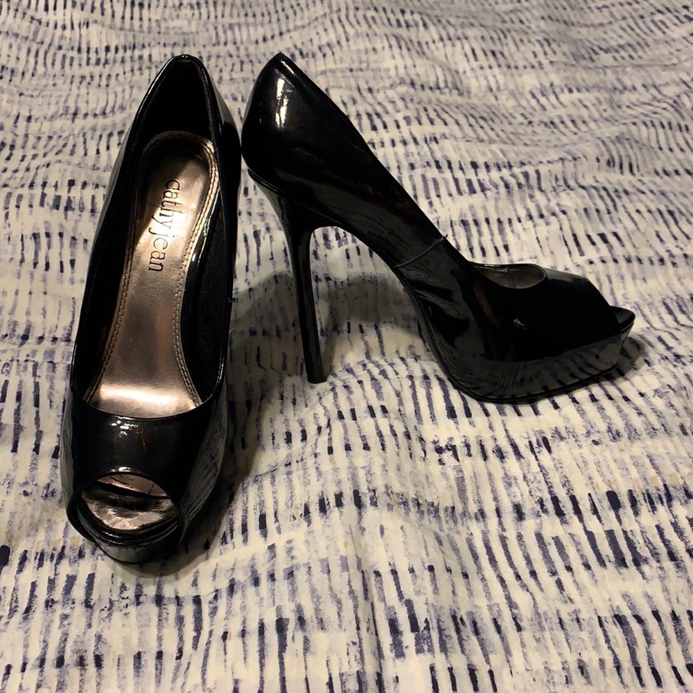 Black patent leather heels 👠